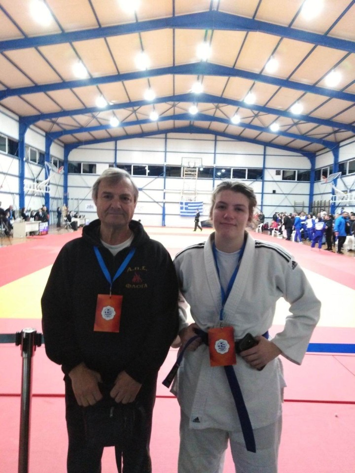 Η Άρτεμη Μαλαπέτσα με τον προπονητή, Μιχάλη Χατζηνικολάου