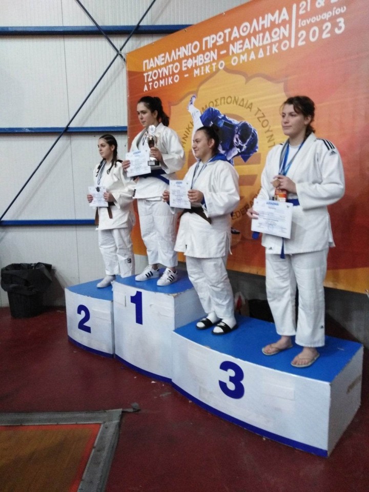 Την ώρα των απονομών στο Λουτράκι