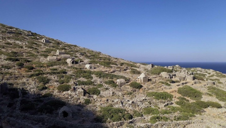 Ο ερειπιώνας του μεσαιωνικού οικισμού των Σαρακηνών στα Παλάτια.
