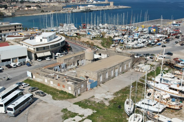 Αυτή την εικόνα παρουσιάζει σήμερα το κτήριο που σε λίγο συμπληρώνει 100 χρόνια ζωής (ΦΩΤΟ: ΜΙΧΑΛΗΣ ΛΟΪΖΟΣ)