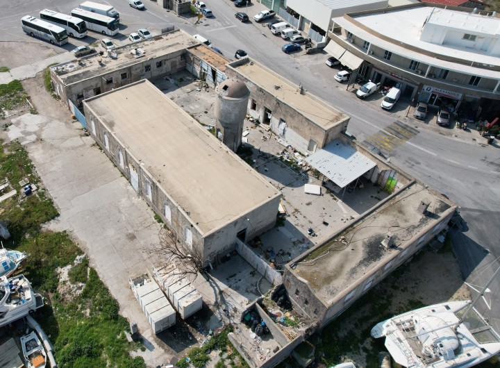 Το εσωτερικό του είναι γεμάτο σκουπίδια (ΦΩΤΟ: ΜΙΧΑΛΗΣ ΛΟΪΖΟΣ)