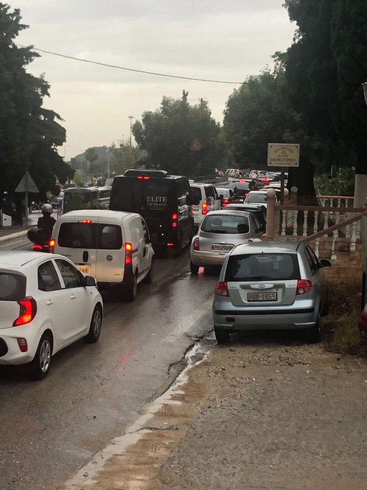 Κυκλοφοριακό κομφούζιο κοντά στο αεροδρόμιο της Ρόδου