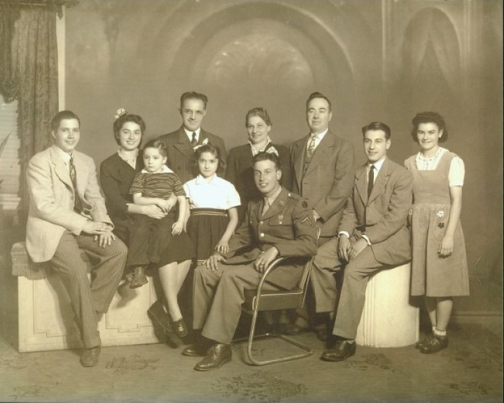 Ευθύμιος και Μαρία Δαλιάνη με παιδιά και εγγόνια τους στο Σικάγο