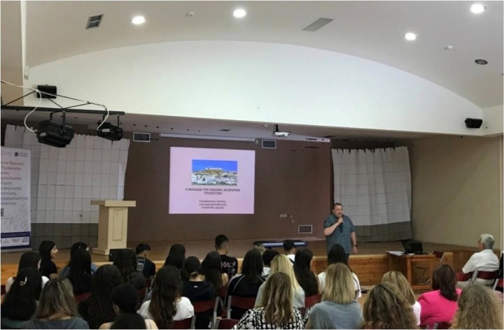 Ο διευθυντής του 5ου Γυμνασίου Ρόδου, Σκιαθίτης Γιάννης