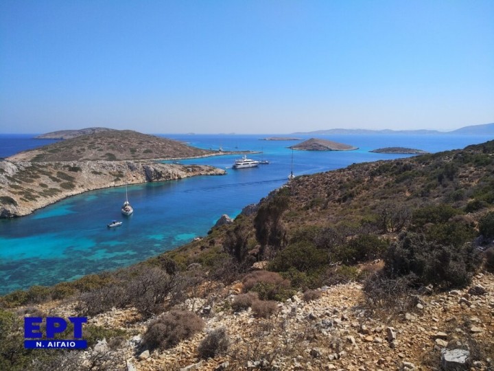 Παραλία Τηγανάκια. Δεν υπάρχει επισκέπτης που να μην κολύμπησε στα καταγάλανα και τουρκουάζ νερά τους