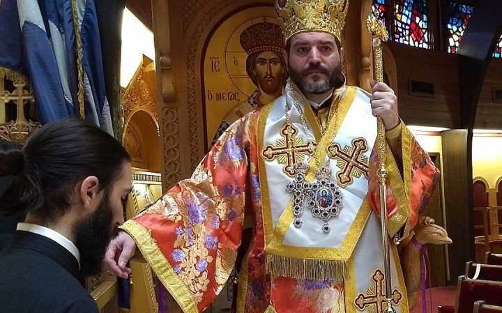 Ο Επίσκοπος Μηδείας κ. Απόστολος χοροστατεί τη Μ. Πέμπτη στη Θεία Λειτουργία του Αγίου Βασιλείου, στον Ιερό Ναό του Αγ. Δημητρίου. Φωτογραφία αρχείου: Εθνικός Κήρυξ/Μιχάλης Κακιάς