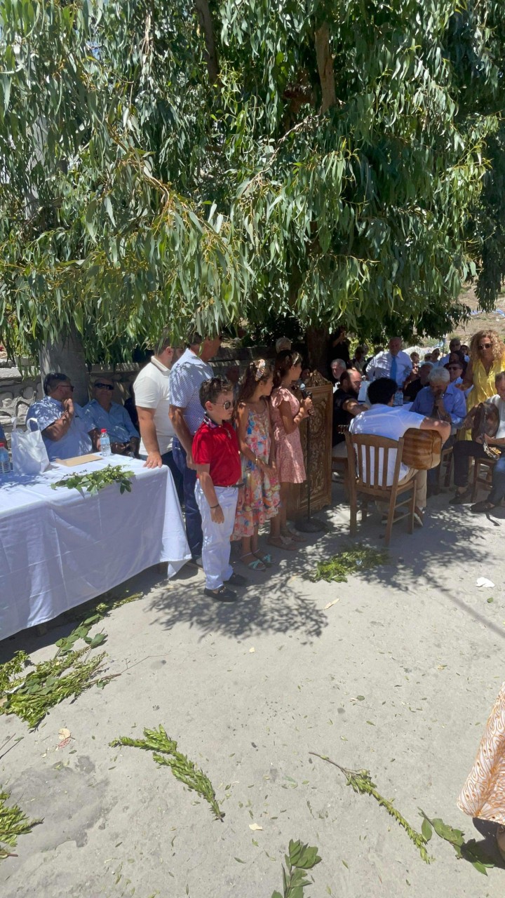 Τα νέα βλαστάρια των Σπόων τραγουδούν μαντινάδες