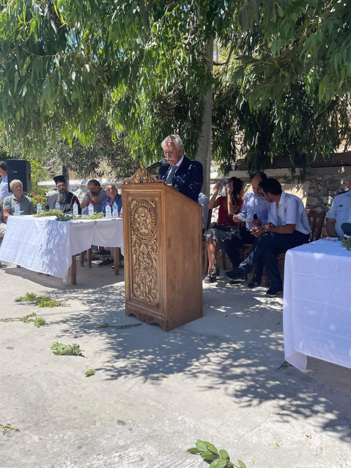 Ο κεντρικός ομιλητής Γιάννης Γαβρ. Χαρίτος στο βήμα