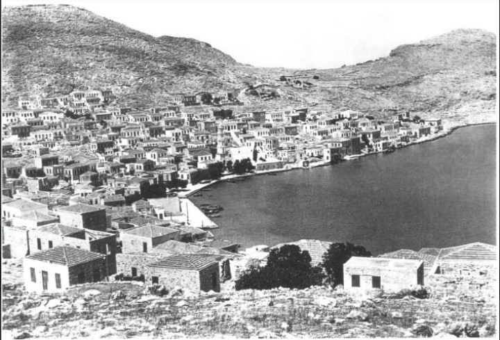 Στη Χάλκη έδωσαν στ’ Αντώνιο 80 χρυσές λίρες και τις μετέφερε στη Σύμη. In Halki they gave Antonio 80 gold pounds and he took them to Symi