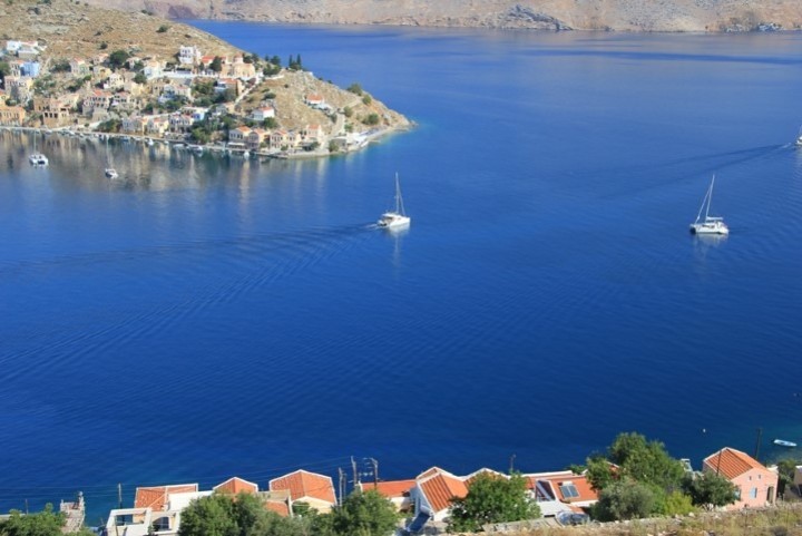 Από το Πιτίνι τ’ Αντώνιο σημάδεψε και σκότωσε τον Τούρκο στην απέναντι μεριά του λιμανιού. From Pitini, Antonio targeted and killed the Turk on the opposite side of the port.