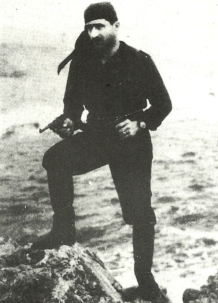 Ο Κώστας Κουμνιανός,  επικεφαλής του πρώτου κλιμακίου που έφτασε στη Ρόδο,  με την κωδική ονομασία  «Σύμπτωμα»-«Symptom»