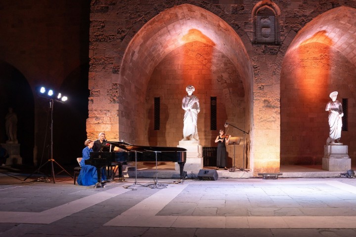 Κονσέρτο με την Dr. Anja Morgenstern στο βιολί του Μότσαρτ, και την κυρία Ευγενία Βοτανοπούλου, πιανίστρια και πρόεδρο του Mozarteum Hellas