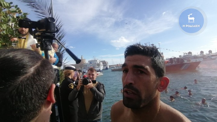 Ο κ. Γιώργος Μήλιος που έπιασε τον Σταυρό