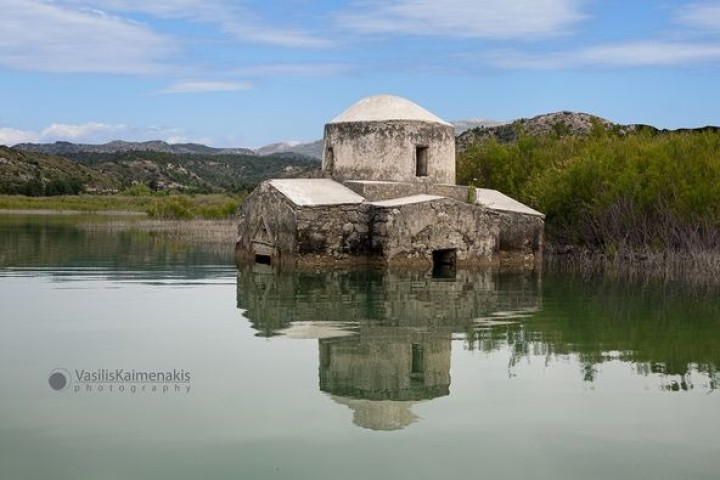 Η στάθμη του νερού στη λίμνη εντός του φράγματος όπως την αποτύπωσε ο φακός του συμπατριώτη μας Βασίλη Καϋμενάκη στις 24/4/2021