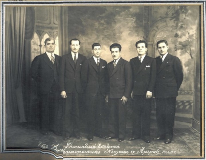 Το ΔΣ της Δωδεκανησιακής Νεολαίας το 1936. Από αριστερά Άγνωστος, Δημήτρης Στρίκης, Δημήτρης Πολυχρονιάδης, Νικήτας Χατζηνικήτας, Δημήτρης Παναγιώτου, Άγνωστος