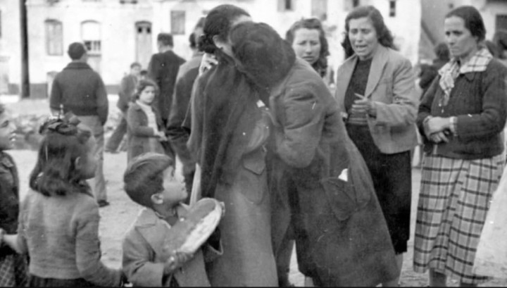 Η Καστελλοριζιακή Αδελφότητα ήρθε αρωγός των προσφύγων που μετά την καταστροφή του Καστελλόριζου στα χρόνια του Δευτέρου Παγκοσμίου Πολέμου κατέφυγαν στην Κύπρο και Παλαιστίνη