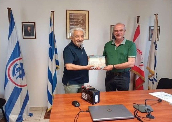 Με τον αξιότιμο δήμαρχος της Ηρωικής Νήσου των Ψαρών κ. Βρατσάνο Κωνσταντίνο (προσφορά Βιντεοκάμερας)