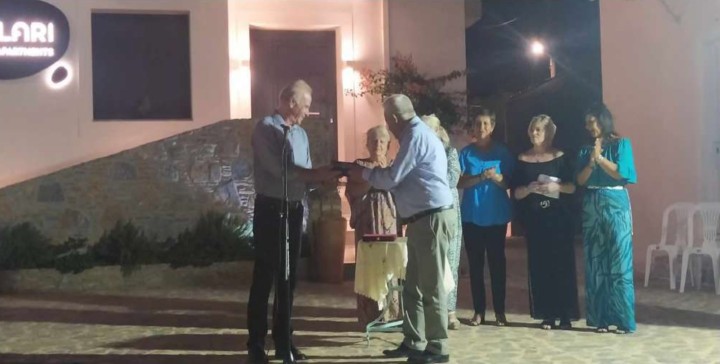 Με τον αξιότιμο δήμαρχο της Ηρωικής Νήσου των Ψαρών κ. Βρατσάνο Κωνσταντίνο (Προσφορά Τιμητικής Πλακέτας)