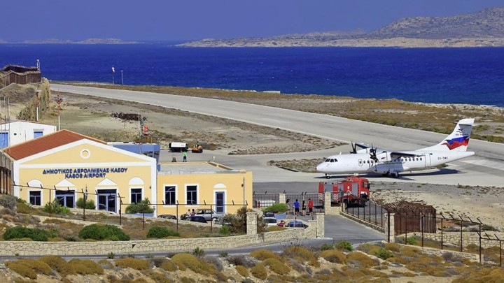 Κατά το πρώτο εξάμηνο του 2024, η επιβατική κίνηση στα 22 περιφερειακά αεροδρόμια που λειτουργούν από την Υπηρεσία Πολιτικής Αεροπορίας (ΥΠΑ) αυξήθηκε κατά 6,34%, σε 4.032.909 επιβάτες, αγγίζοντας συχνά τα όρια των υποδομών. Στη φωτογραφία, το αεροδρόμιο της Κάσου