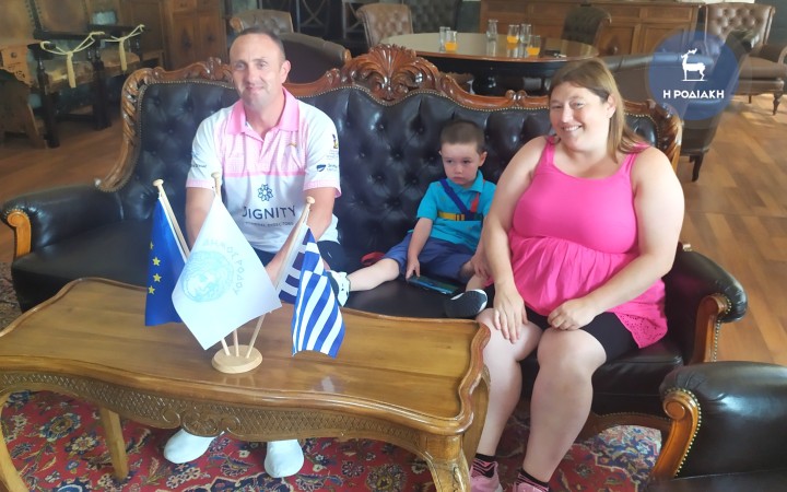 Ο Ben, η  Gaynor και ο γιος τους χθες στο Δημαρχείο