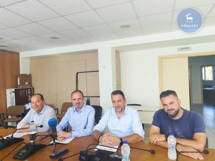 Από αριστερά ο κ. Σ. Χατζησάββας, ο κ. Ανδρ. Στοϊμενίδης, ο κ. Π. Εγγλέζος και ο κ. Γ. Φραντζολάκης