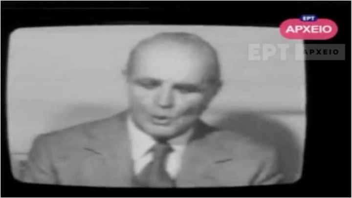 Ο τότε Πρωθυπουργός Κωνσταντίνος Καραμανλής σε μεταμεσονύκτιο Διάγγελμά του 