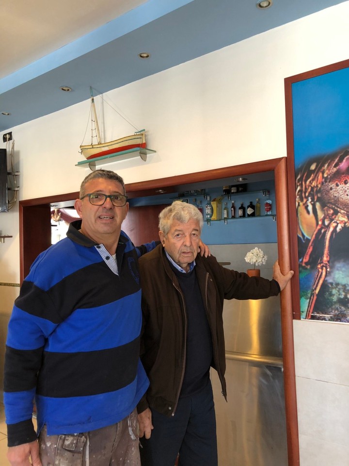 Ο κ. Τσαμπίκος Κακιάς με τον γιο του, Κώστα