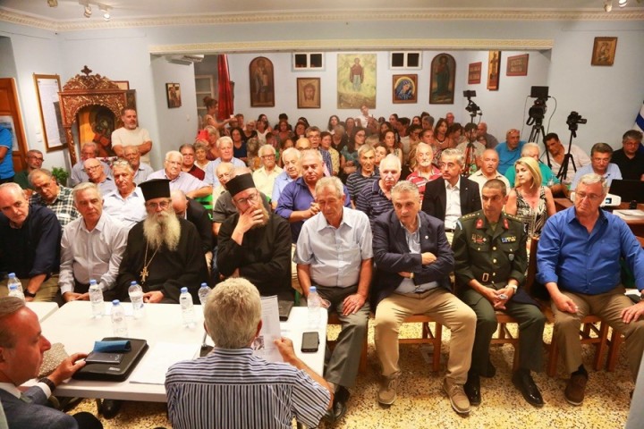 Ο Γιώργος Ηλ. Ζωγραφίδης αναπτύσσει την εισήγηση του ενώπιον των παρευρισκομένων