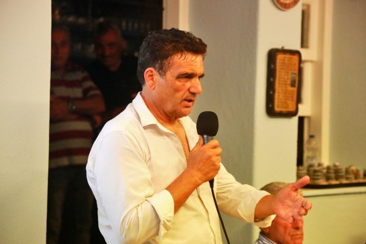 Ο καλλιτέχνης Γιάννης Βασ. Χατζηβασίλης.