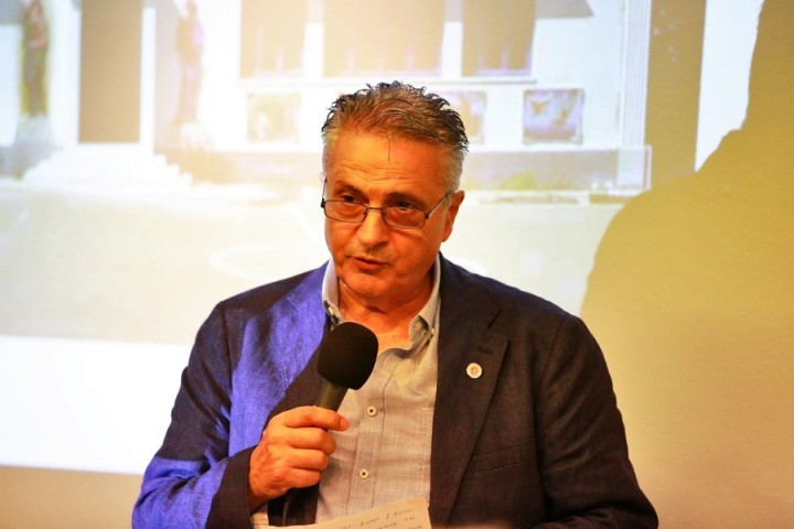 Ο Αναπληρωτής Περιφερειάρχης Αποστόλης Ασπράκης στο βήμα.