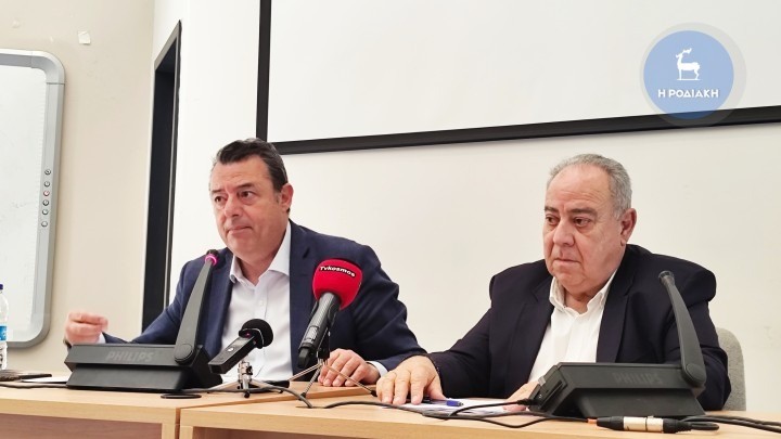 Ο κ. Χρ. Ροϊλός με τον κ. Μιχ. Σοκορέλο στο αμφιθέατρο του Νοσοκομείου το περασμένο καλοκαίρι…