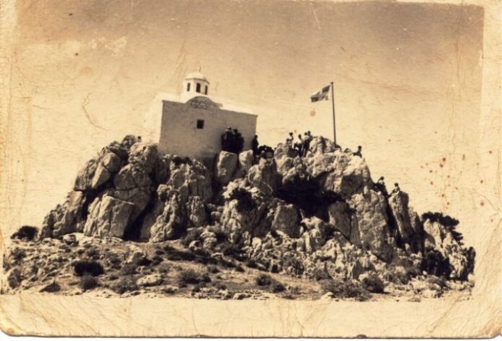 Στις εκκλησίες και στα σχολεία κυματίζει η Ελληνική σημαία. The Greek flag flies in churches and schools.