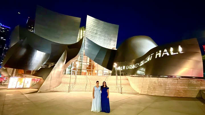  Η Αγγελίνα στο Walt Disney Concert Hall in Los Angeles